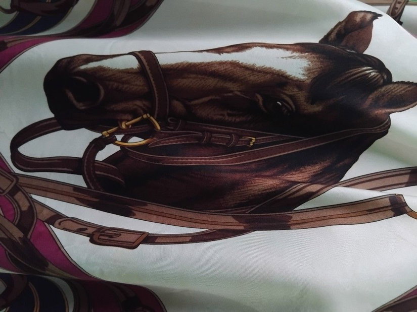 Esarfa cu print echitatie