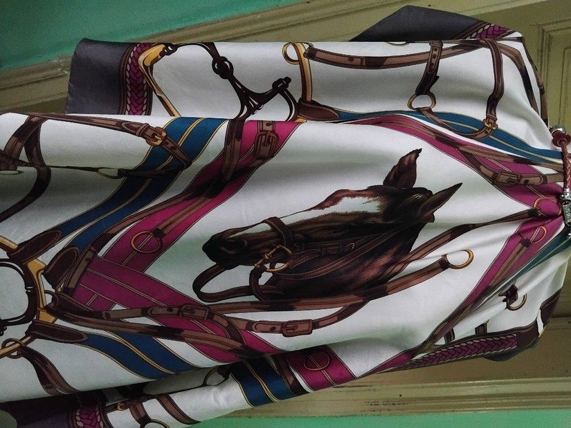 Esarfa cu print echitatie