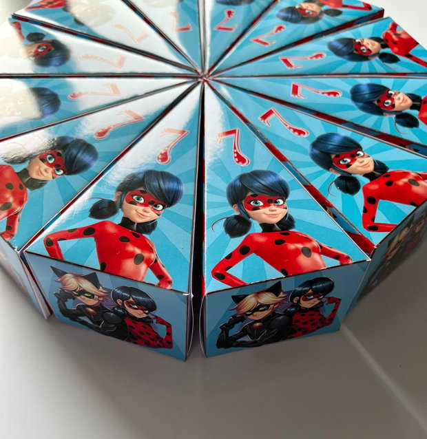Cutii felie de tort Miraculous Ladybug & Cat Noir