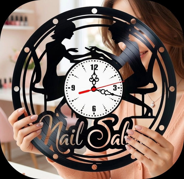 Ceas de perete "Nails Salon" Decorativ, Stil Vintage din Vinil (Disc Pick-up), Tematică Manichiură și Oja, Negru, 30 cm