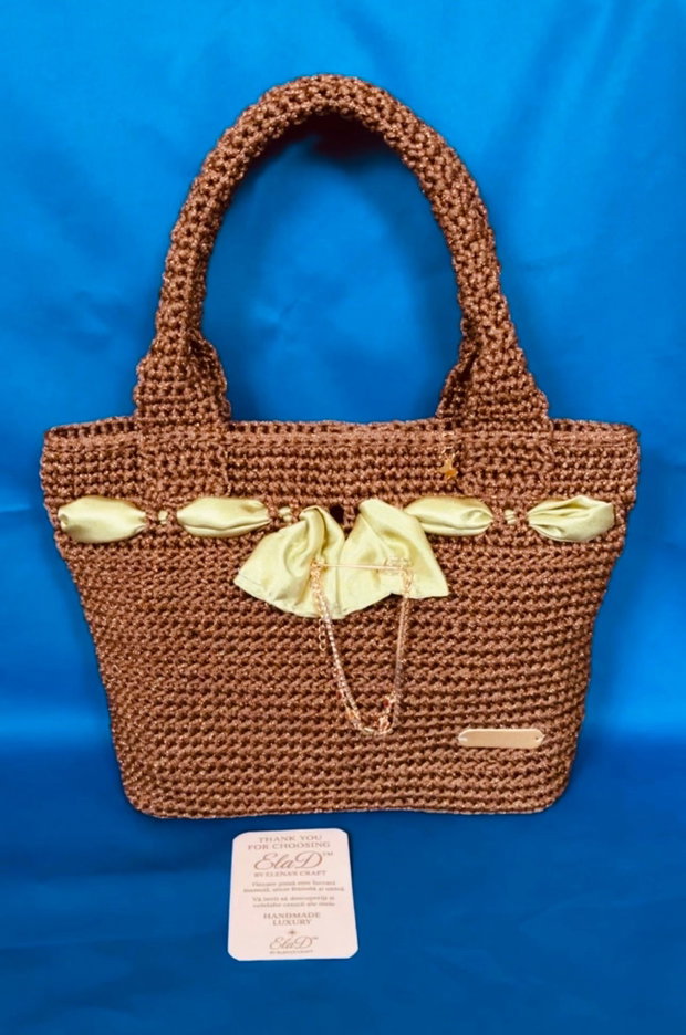 Geantă croșetată handmade elegantă maro cu fundă satin ElaD by Elenas Craft