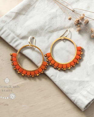 Cercei rotunzi statement cu margele Tila caramizii, cercei boho handmade