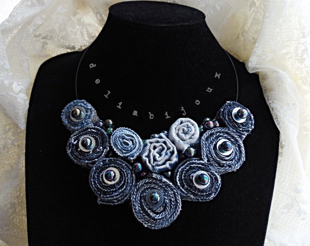 Colier Statement Handmade din Blugi Reciclați și Mărgele Irisate Unicat, Stil Urban-Șic (cod1414)