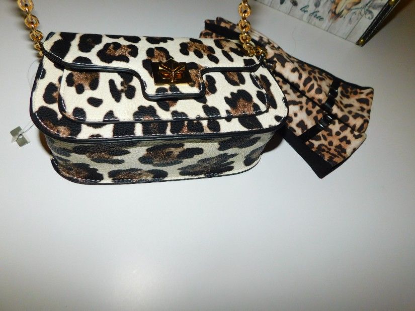 Poseta noua, eleganta , animal print , manusi noi asortate