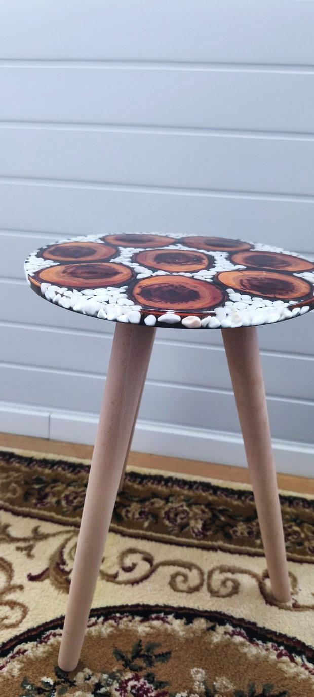 Măsuță de cafea handmade din lemn și rășină