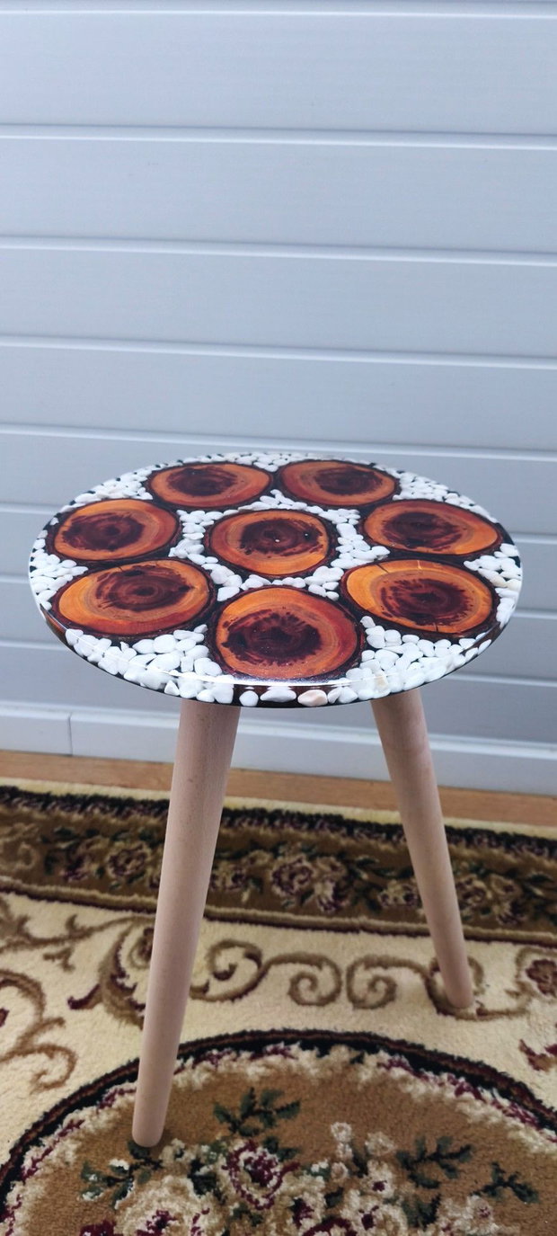 Măsuță de cafea handmade din lemn și rășină