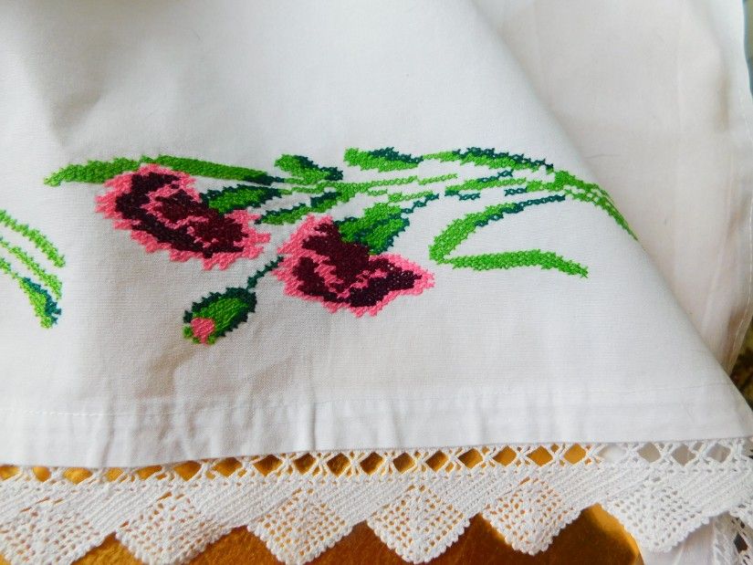 fata de masa vintage, cusuta  minunat, dantela,  anii 40 ( din familie)