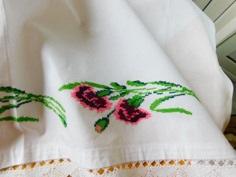 fata de masa vintage, cusuta  minunat, dantela,  anii 40 ( din familie)