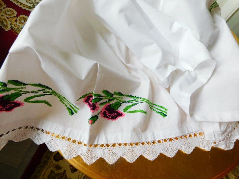 fata de masa vintage, cusuta  minunat, dantela,  anii 40 ( din familie)