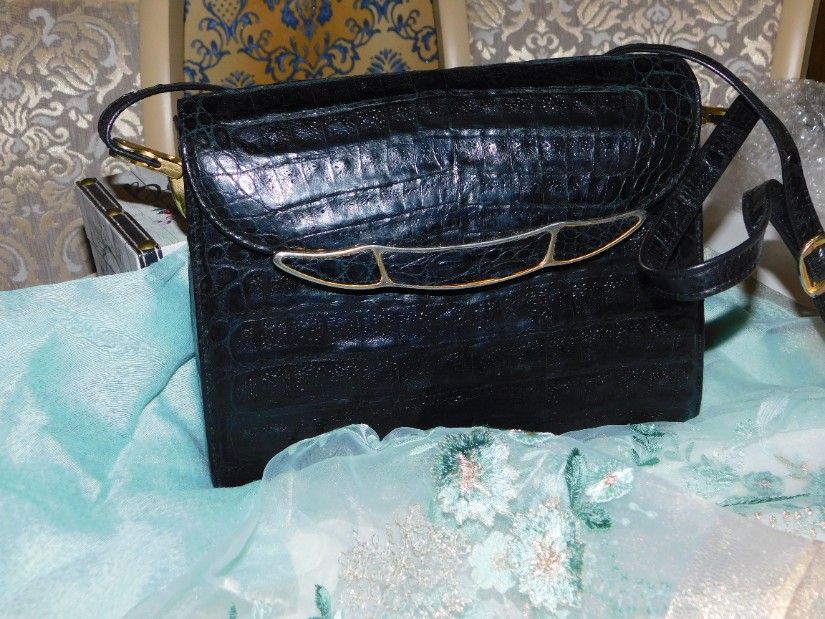 Poseta  vintage piele   crocodil  Spania,  anii 60 - 70,  esarfa noua  brodata, cadou