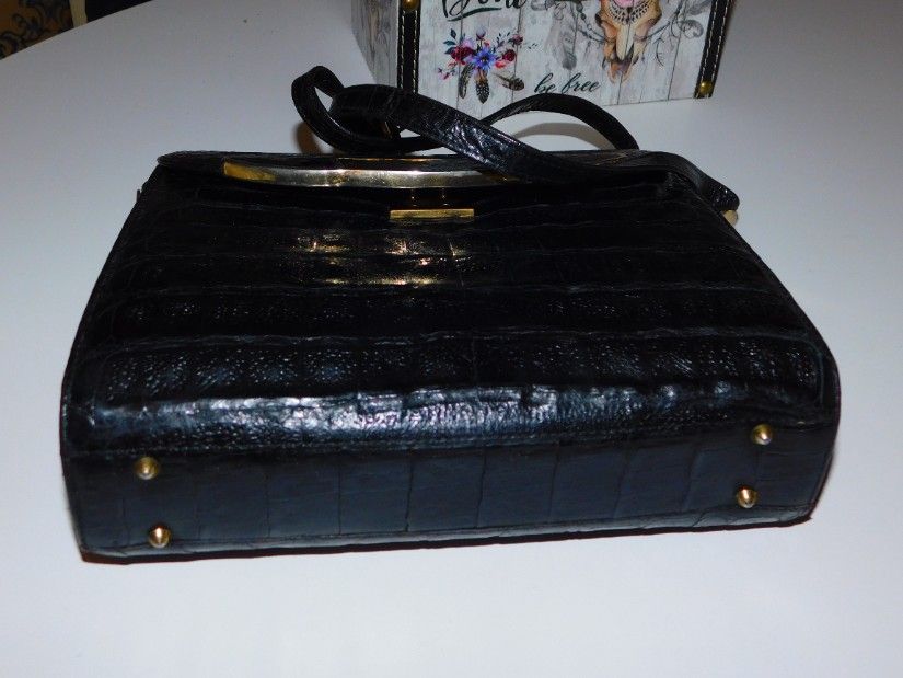 Poseta  vintage piele   crocodil  Spania,  anii 60 - 70,  esarfa noua  brodata, cadou