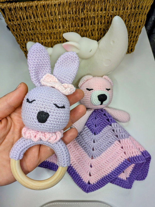 Set handmade pentru bebeluși jucărie de alint + zornăitoare