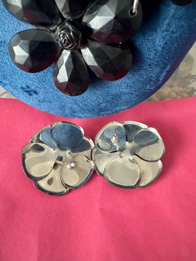 Shiny floral statement jewellery