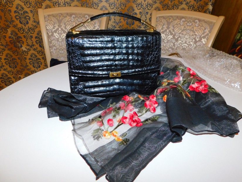 Poseta vintage crocodil Perez Spania,esarfa noua, brodata, cadou