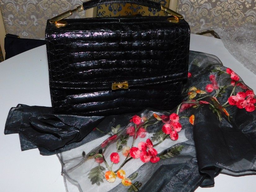 Poseta vintage crocodil Perez Spania,esarfa noua, brodata, cadou