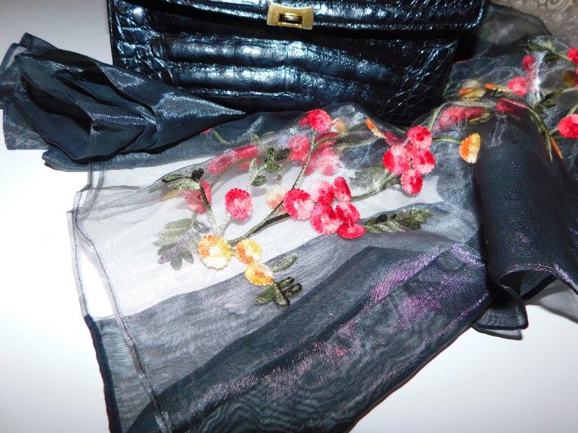 Poseta vintage crocodil Perez Spania,esarfa noua, brodata, cadou