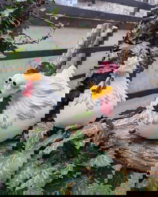 Figurine haioase de gradina, gainuse, polirasina, aspect ceramica, aprox.14x13x13cm, 2 buc.