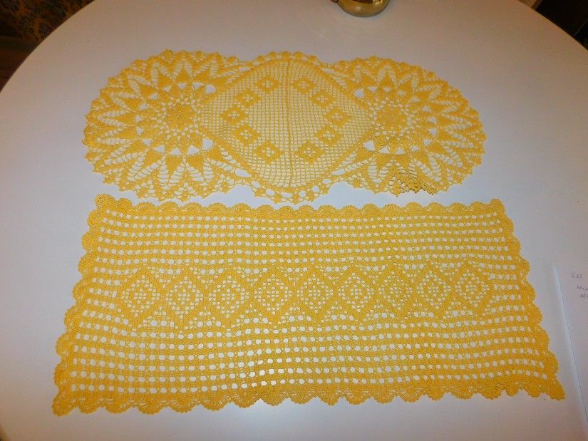 2 mileuri  vintage, centre de masa,  bumbac, lucrate manual de bunica mea,