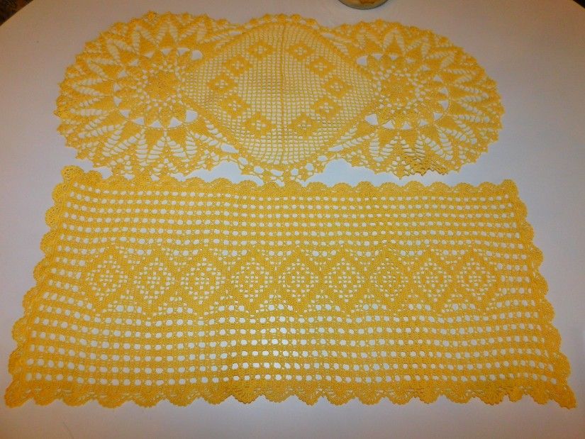 2 mileuri  vintage, centre de masa,  bumbac, lucrate manual de bunica mea,