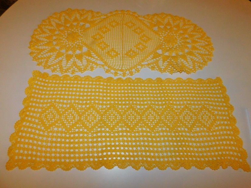 2 mileuri  vintage, centre de masa,  bumbac, lucrate manual de bunica mea,