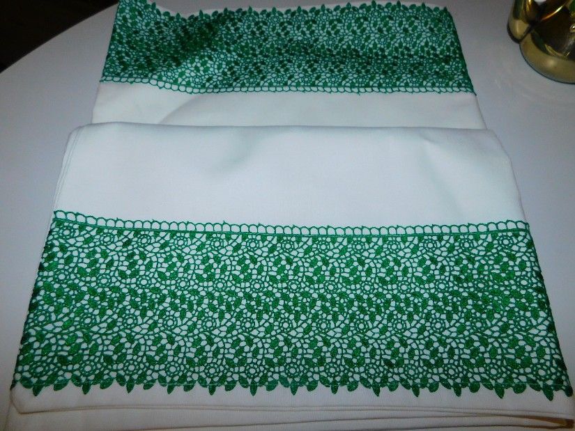 6  fete perna  bumbac ,  dantela deosebita, 2 mari si  4  50 x 70  cm