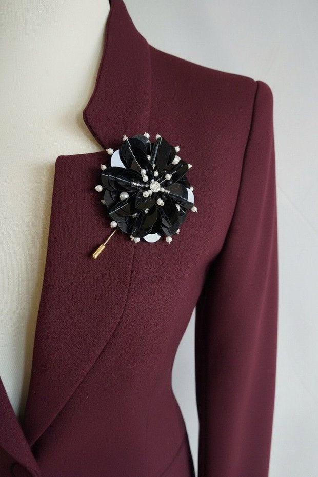Brosa floare neagra