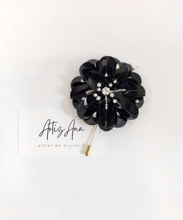Brosa floare neagra