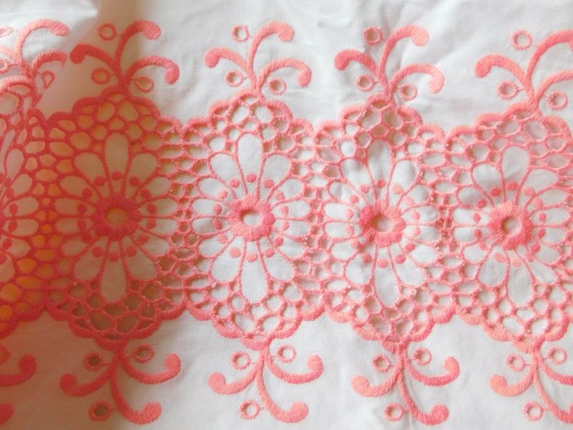 Plic  vintage  broderie pe  fata,  cadou 2 fete  de perna  cu dantele , produse neutilizate