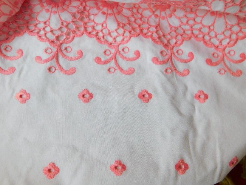 Plic  vintage  broderie pe  fata,  cadou 2 fete  de perna  cu dantele , produse neutilizate