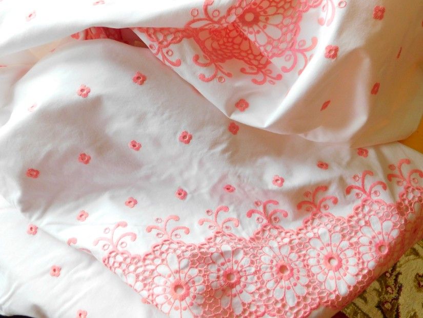 Plic  vintage  broderie pe  fata,  cadou 2 fete  de perna  cu dantele , produse neutilizate