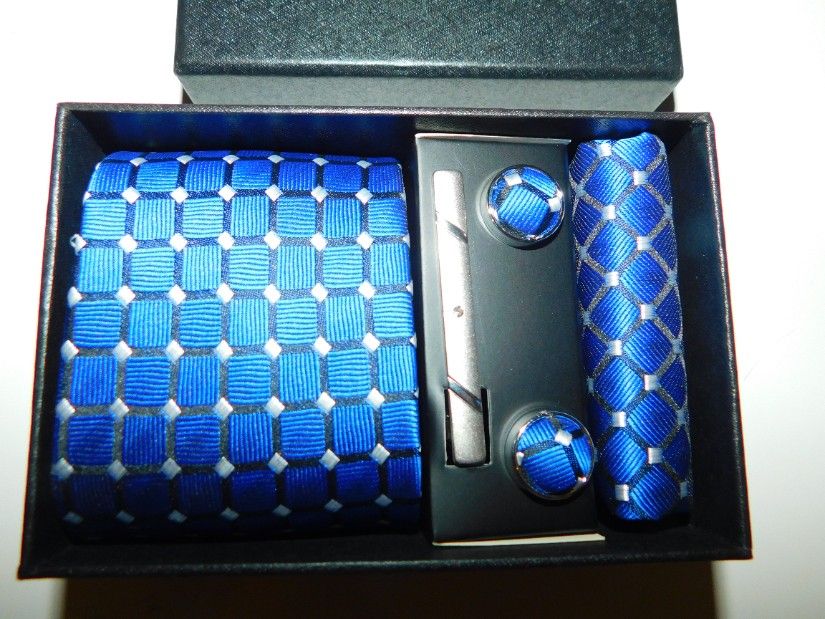 Set barbati, cravata, butoni,  batista si  ac cravata , ambalaj elegant