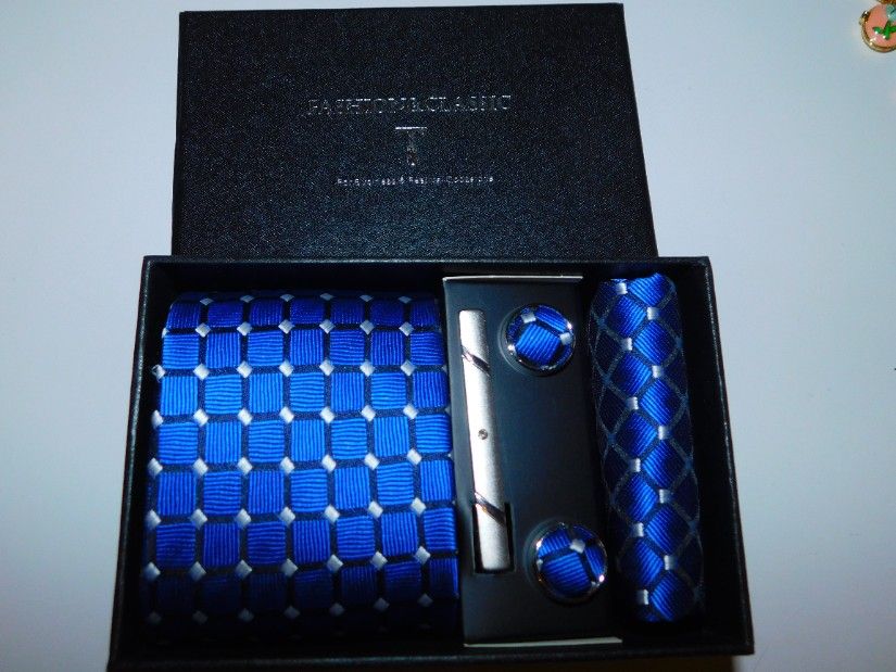 Set barbati, cravata, butoni,  batista si  ac cravata , ambalaj elegant