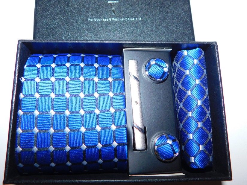 Set barbati, cravata, butoni,  batista si  ac cravata , ambalaj elegant