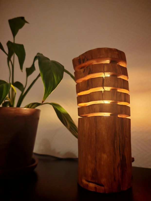 Lampă decorativă din lemn natural cu lumină ambientală design unicat