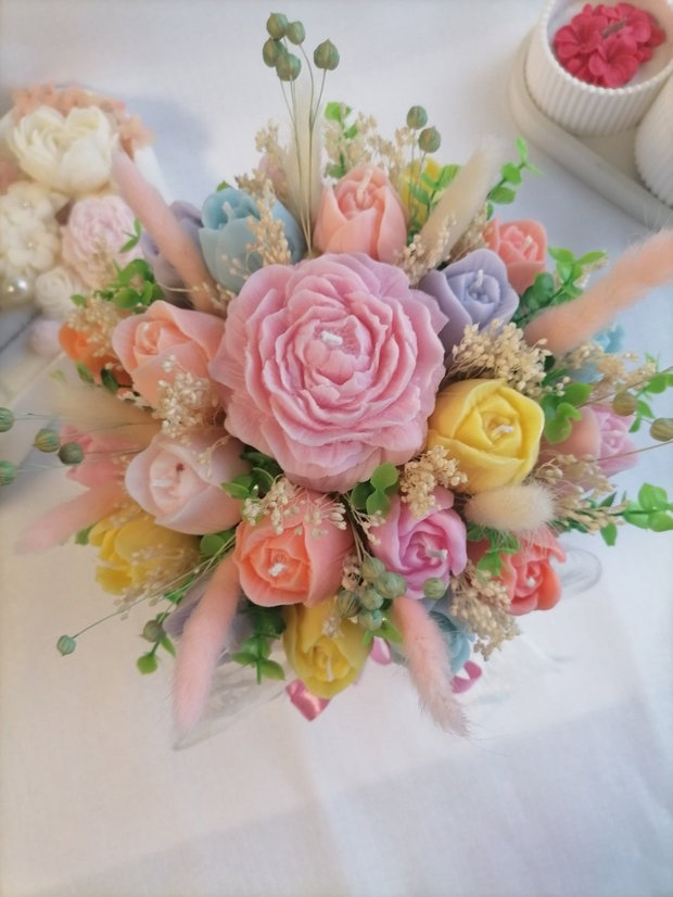 Aranjament floral din lumânări parfumate din ceară de soia handmade,