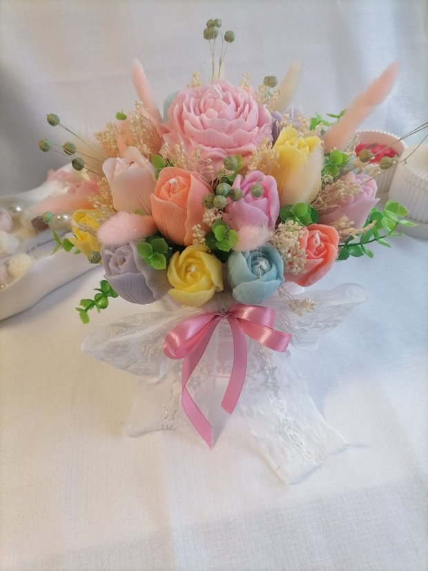 Aranjament floral din lumânări parfumate din ceară de soia handmade,