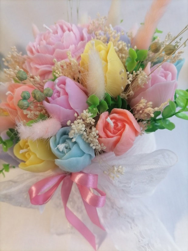 Aranjament floral din lumânări parfumate din ceară de soia handmade,