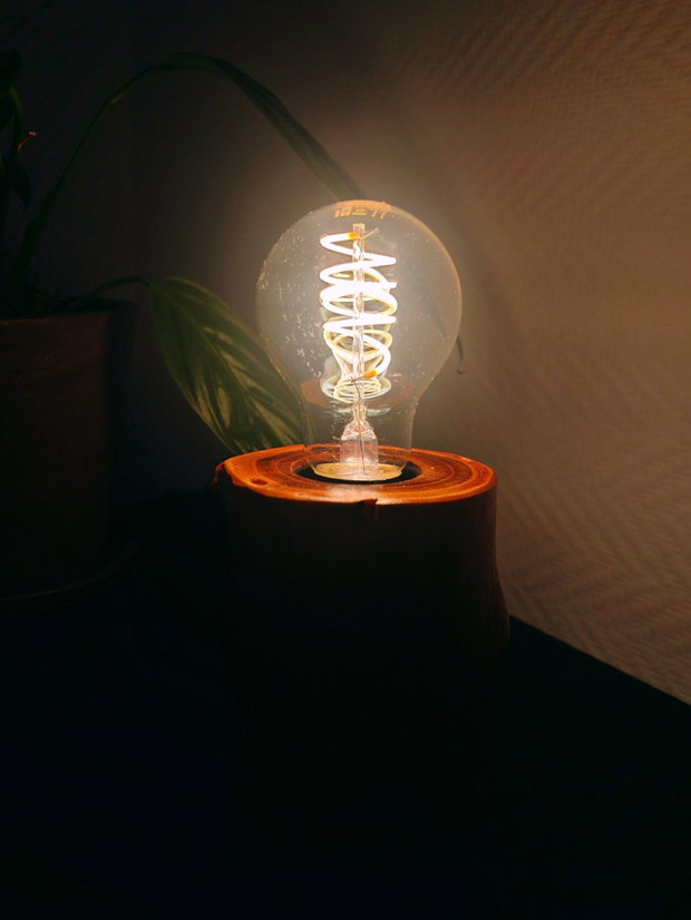 Lampă handmade din lemn natural design rustic modern, lumină caldă, piesă unică