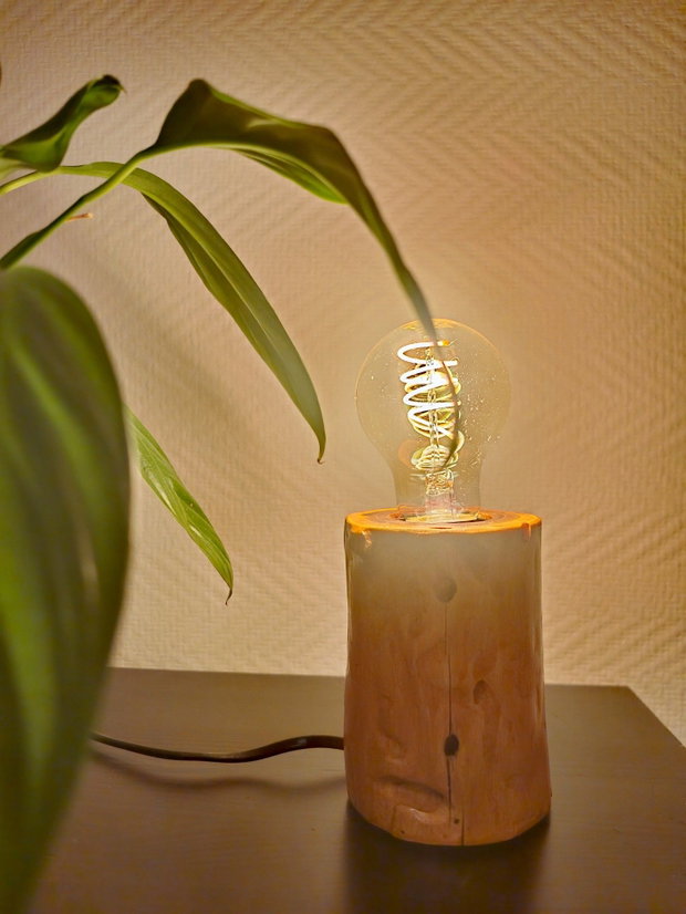 Lampă handmade din lemn natural design rustic modern, lumină caldă, piesă unică