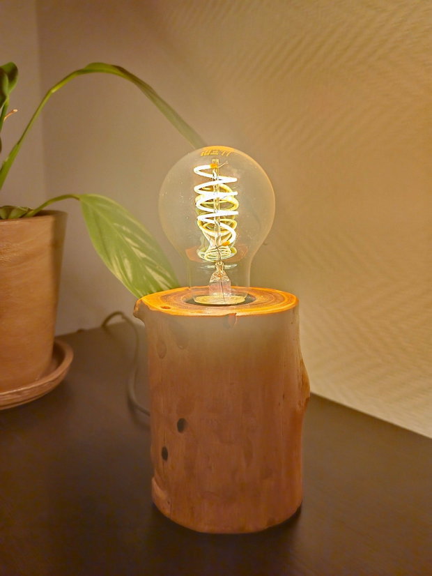 Lampă handmade din lemn natural design rustic modern, lumină caldă, piesă unică