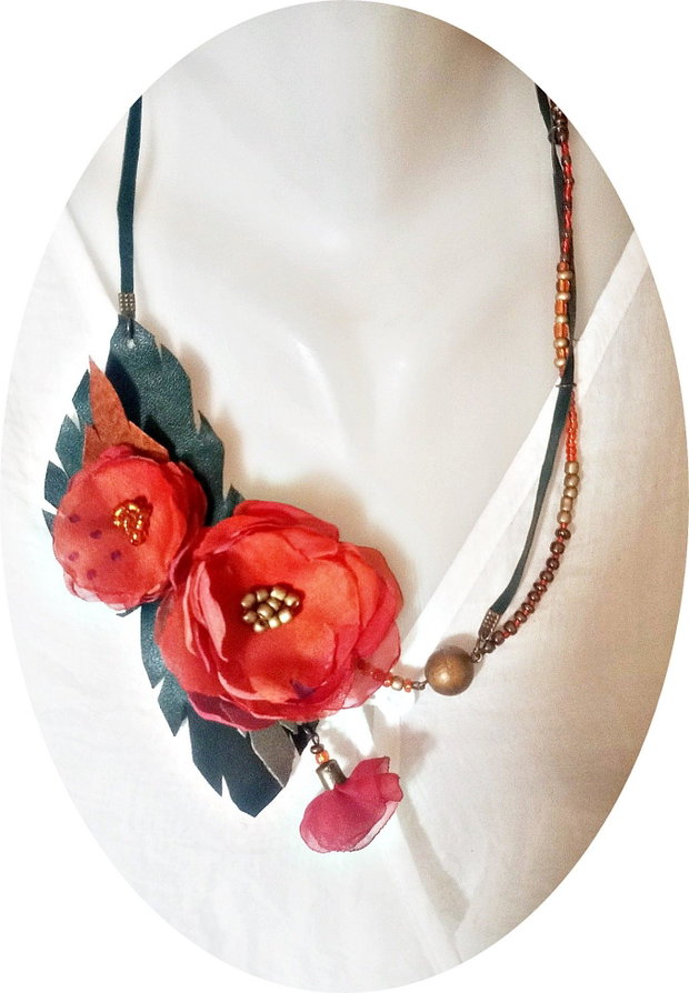 Colier buchet de flori varatice