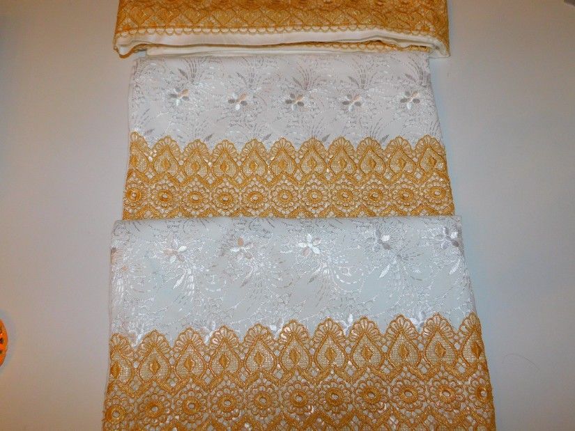 set 2 plicuri pilote noi damasc , 2 plicuri perne broderie , dantele aplicate