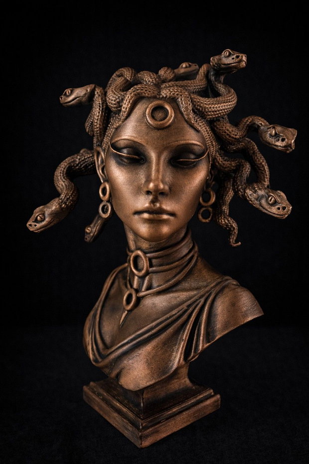 Bust Medusa Pictat Manual - Decor Arta Cadou 25cm