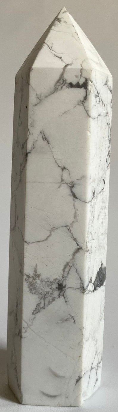 Howlit - Obelisc piatra semipretioasa