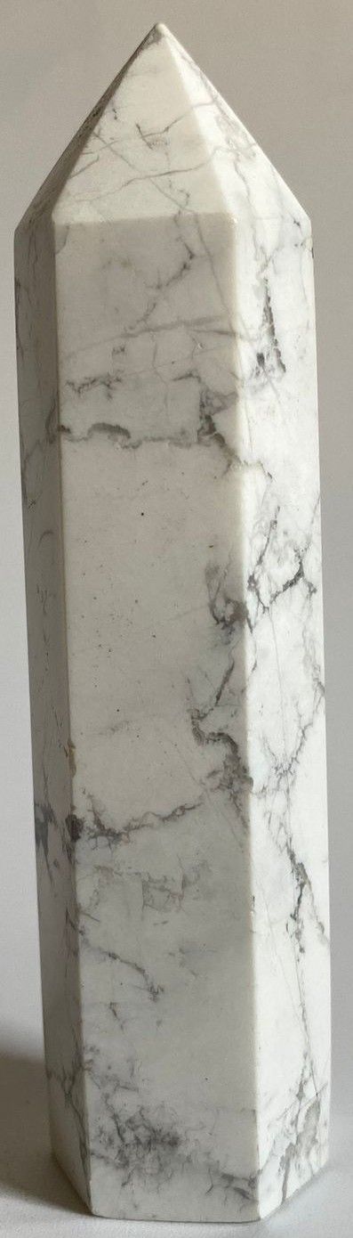 Howlit - Obelisc piatra semipretioasa