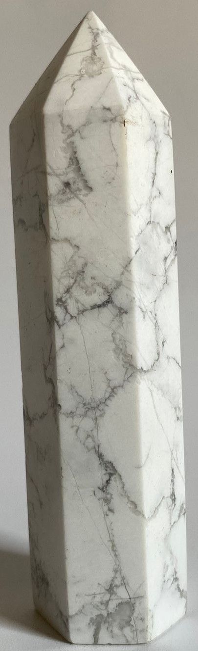 Howlit - Obelisc piatra semipretioasa