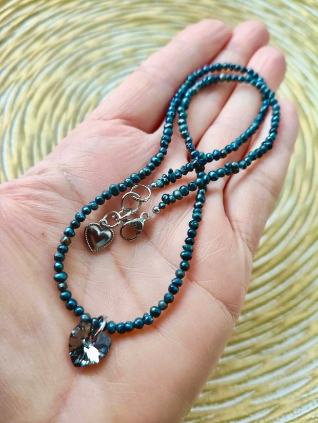 Colier perle de cultura negre & inima Swarovski
