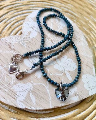 Colier perle de cultura negre & inima Swarovski