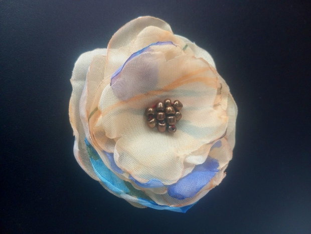 brosa camp de flori 8 cm