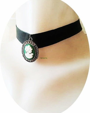 chocker piele cu medalion camee verde